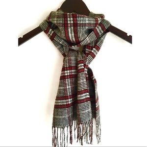 VFRAAS BLACK, WHITE & RED  PLAID SCARF